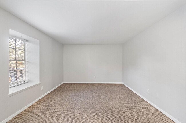 Building Photo - 9009 Gaylord Dr