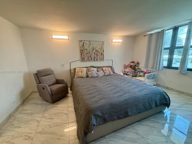 Building Photo - 10101 E Bay Harbor Dr