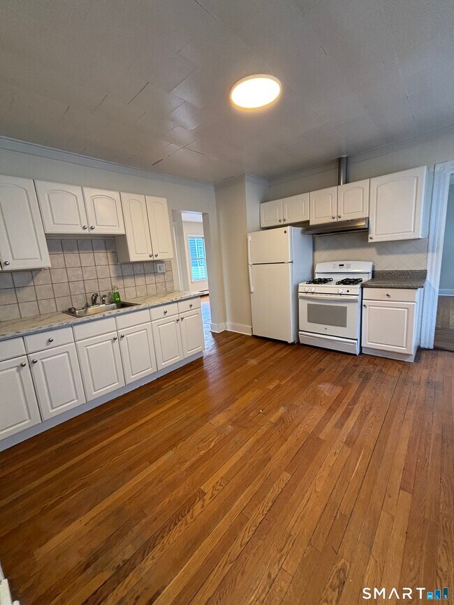 Building Photo - 2395 Main St