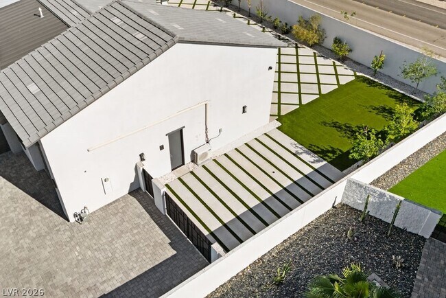 Building Photo - 4315 N Dapple Gray Rd