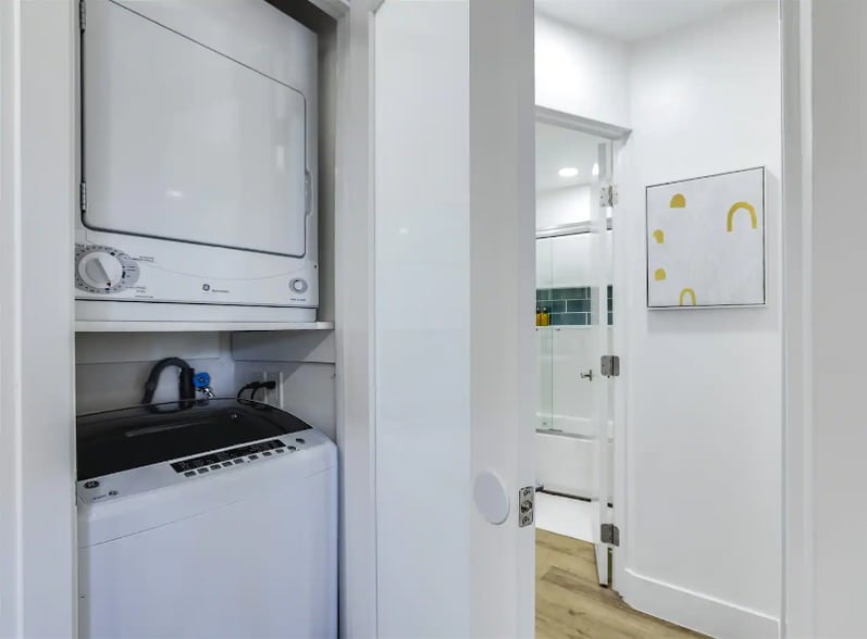 Building Photo - 2825 N Los Felices Rd