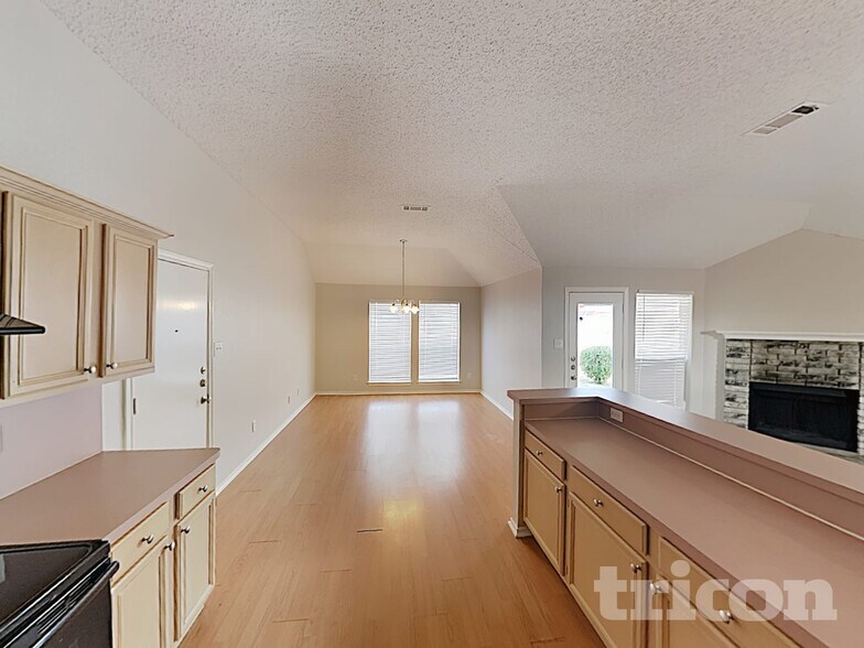 Building Photo - 1415 Develon Dr