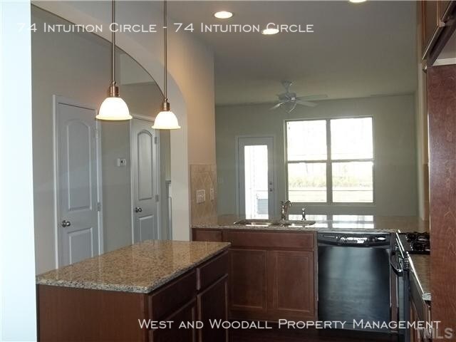 Building Photo - Thompson Ridge Townhome