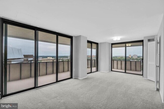 Building Photo - 250 S Reynolds St