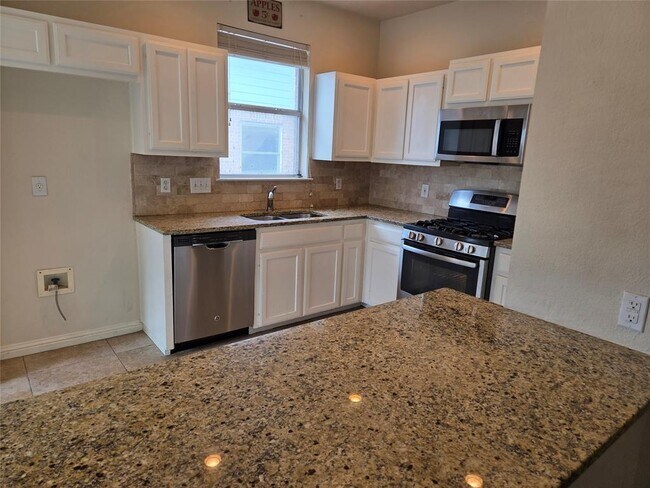 Building Photo - 607 Meadow View Dr