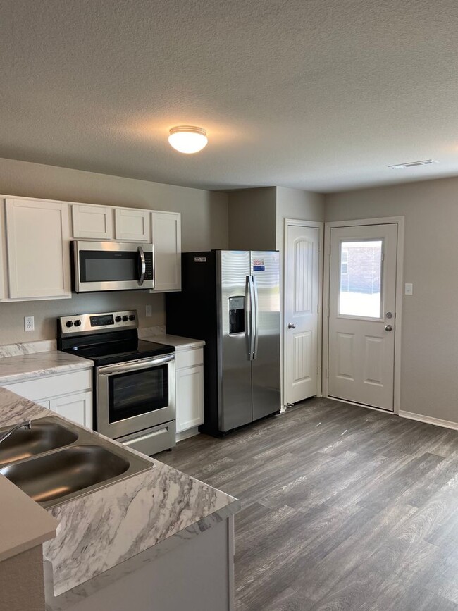 Building Photo - *Pre-leasing* Three Bedroom | Two Bath Hom...