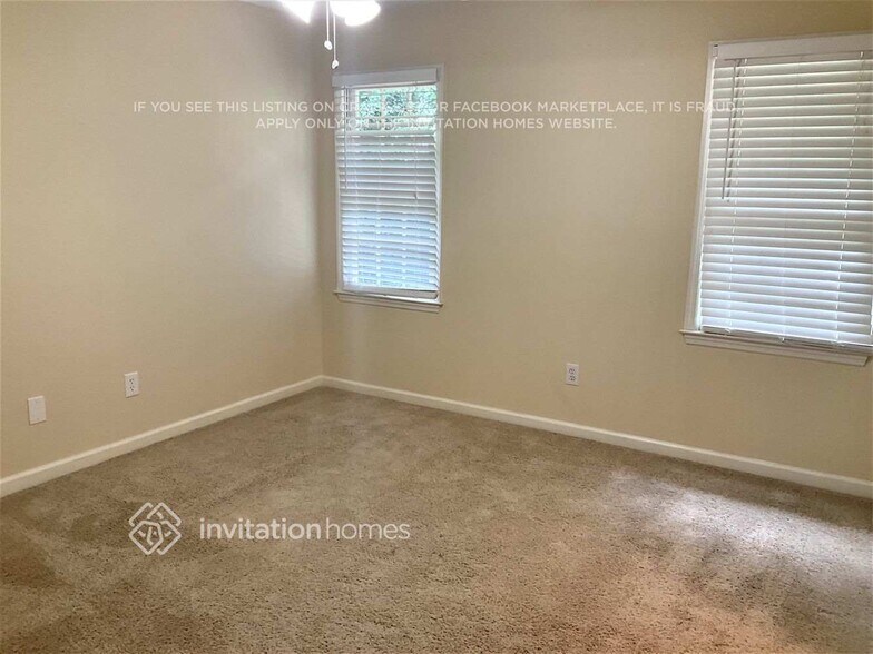 Building Photo - 809 Oak Trail Dr