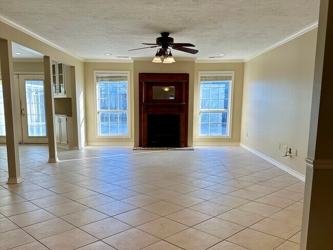 Building Photo - 5659 Lymbar Dr