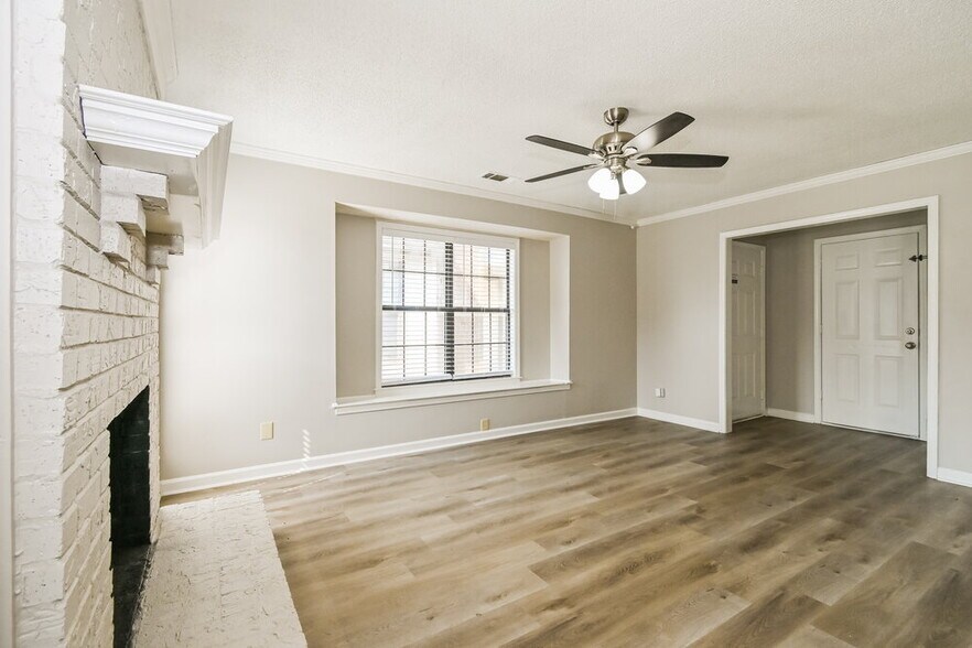 Building Photo - 7786 Hickory Meadow Rd