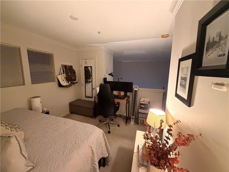 Building Photo - 903 Providence Pl