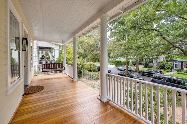 Building Photo - Classic Chevy Chase Charm in NW DC Availab...