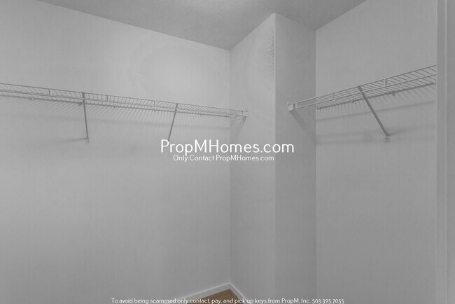 Building Photo - Spacious Townhome in Tanasbourne!