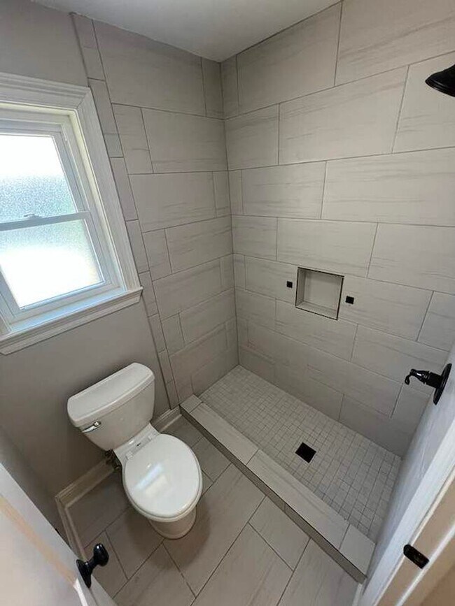 Building Photo - Charming Baton Rouge Home with Flex Room, Fireplace & Spacious Front Porch