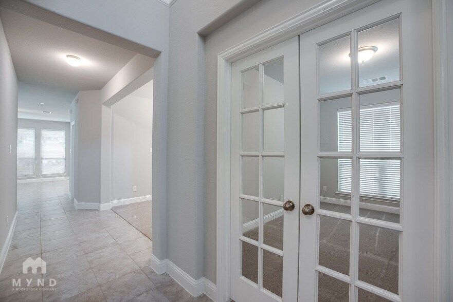 Building Photo - 120 Knight of Realm Blvd