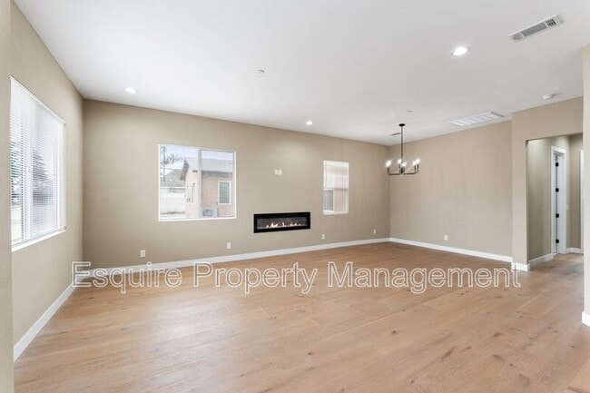Building Photo - 545 Carty Dr