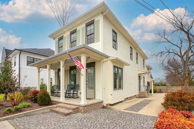 Building Photo - 119 E Fowlkes St