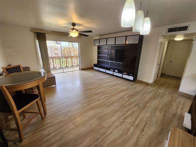 Building Photo - 219 NE 14th Ave