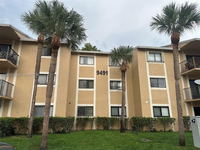 Building Photo - 9491 Palm Cir S