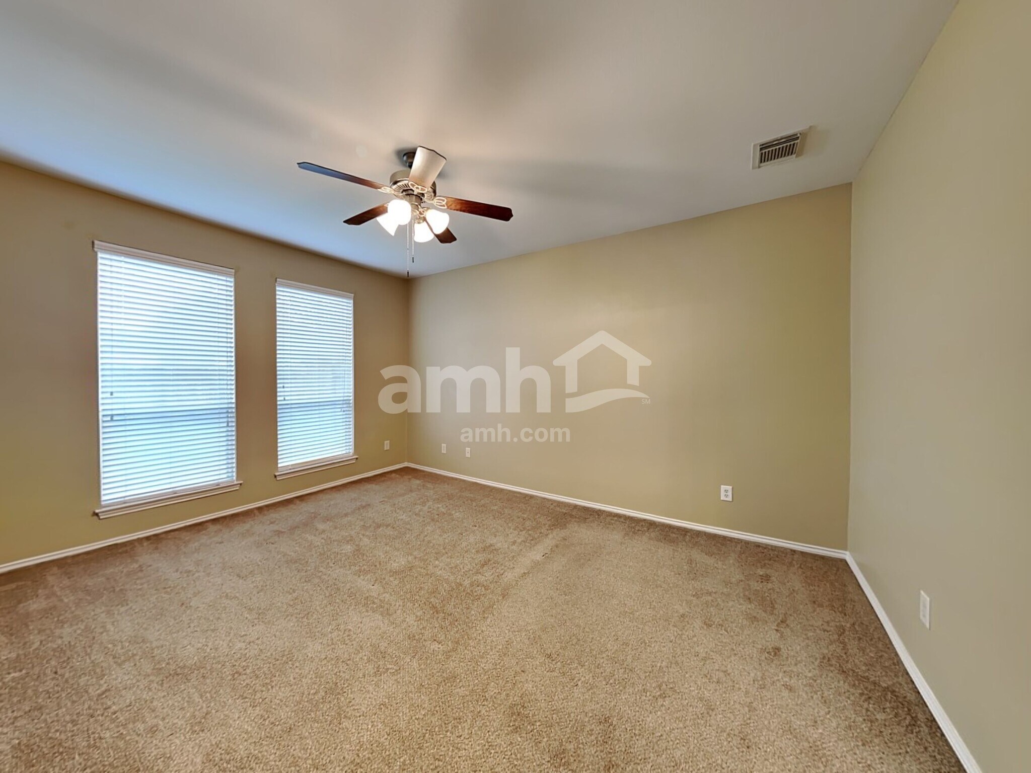 Building Photo - 2718 Lakecrest Way Dr