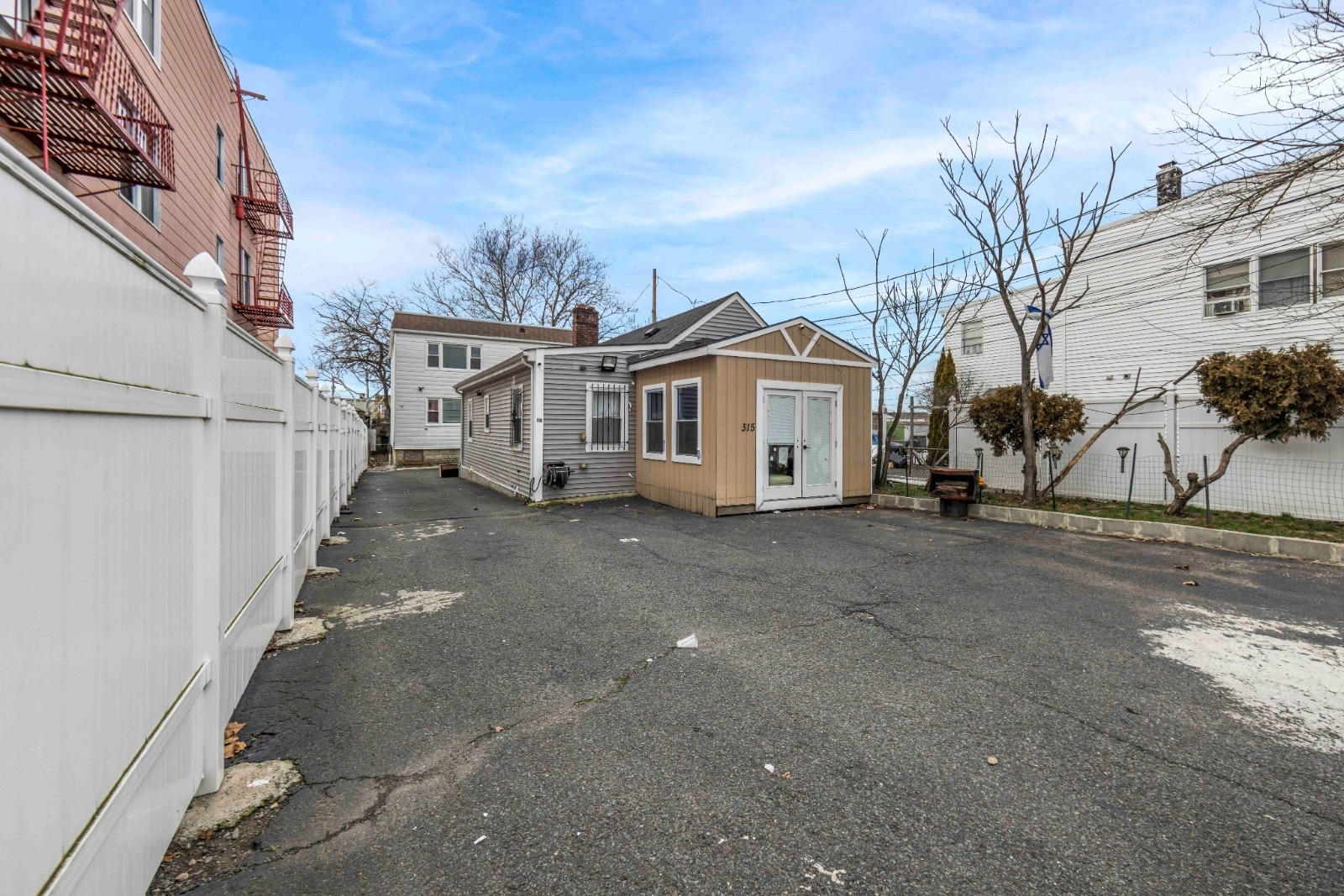Building Photo - 318 Old Bergen Rd