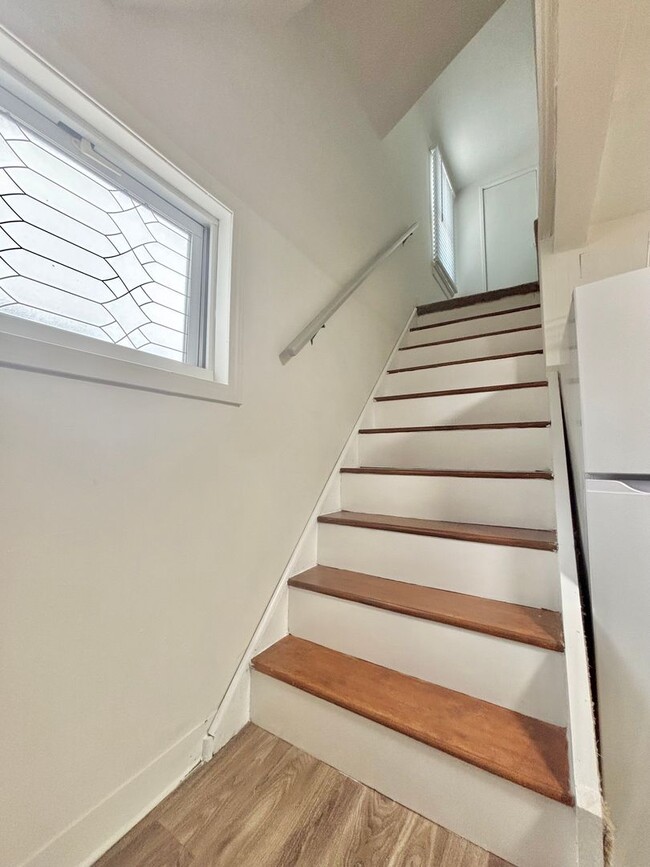 Building Photo - Furnished 2bd | Free internet 1 year!