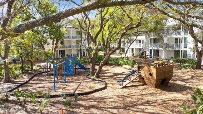 Building Photo - 1175 Beachview Dr N