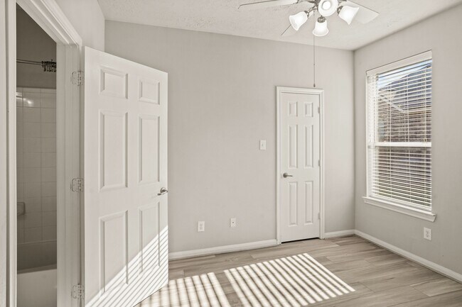 Building Photo - 24607 Lake Path Cir