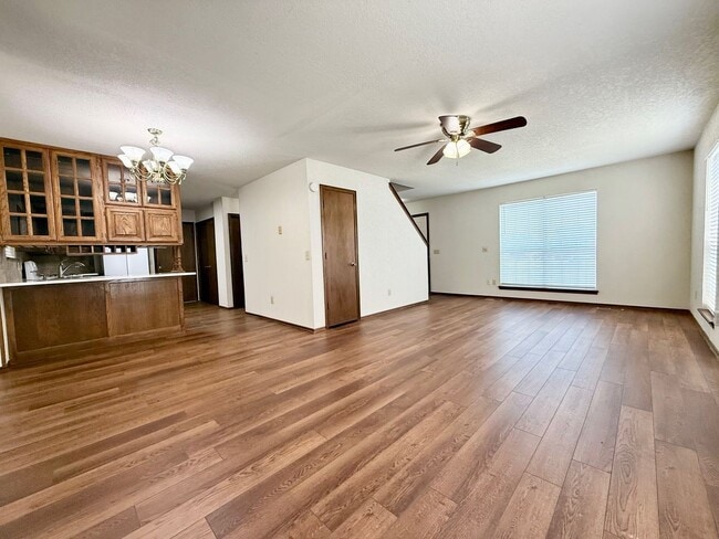 Building Photo - Great Family Home, Great Neighborhood