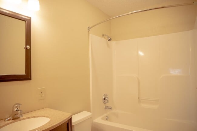 Building Photo - 3 bedroom/ 2 bathroom rental in Cullman City limits.