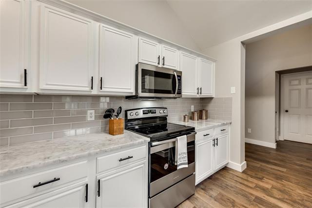 Building Photo - 1811 Creekpark Trail