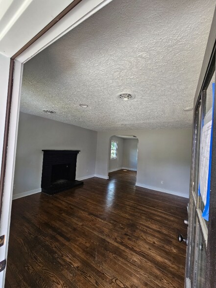 Building Photo - 8603 Ackley Ave