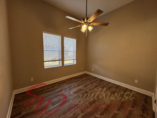 Building Photo - Freshly Remodeled 3 Bed / 2 Bath – Close to Campus | Pets Welcome!