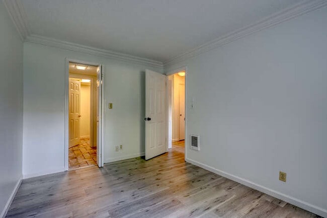 Building Photo - 1061 W Beaver Creek Blvd