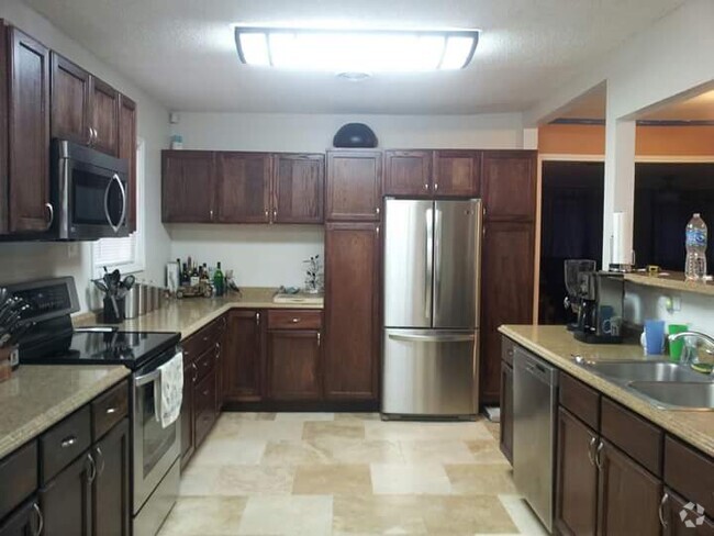 Building Photo - 645 Bottino Ln