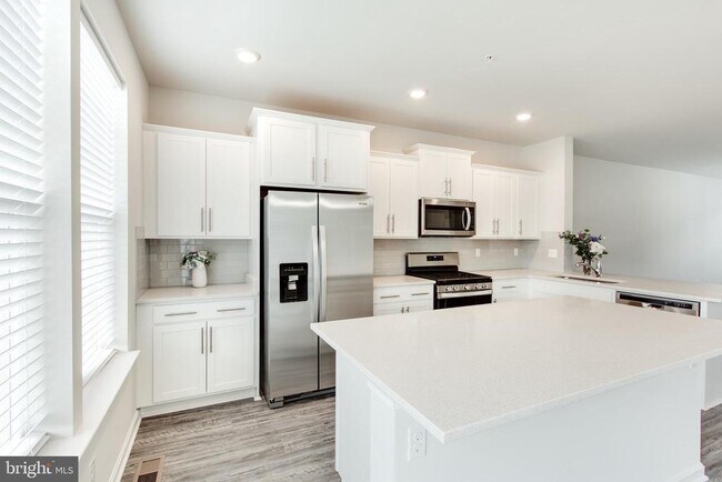 Building Photo - 3117 Laurel Hl Rd