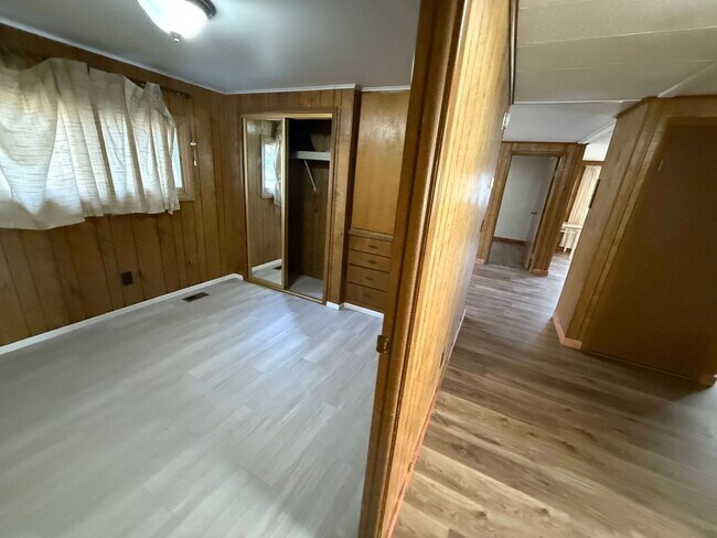 Building Photo - 4 Bed 2 Bath Home with 2 Car Garage, Large Private Fenced Yard. Lander, WY