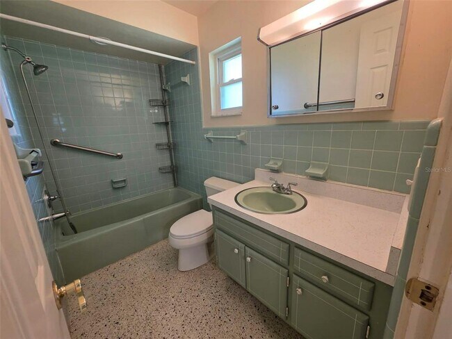 Building Photo - 25601 Laylaine Dr