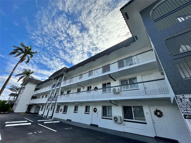 Building Photo - 1400 NE 56th St