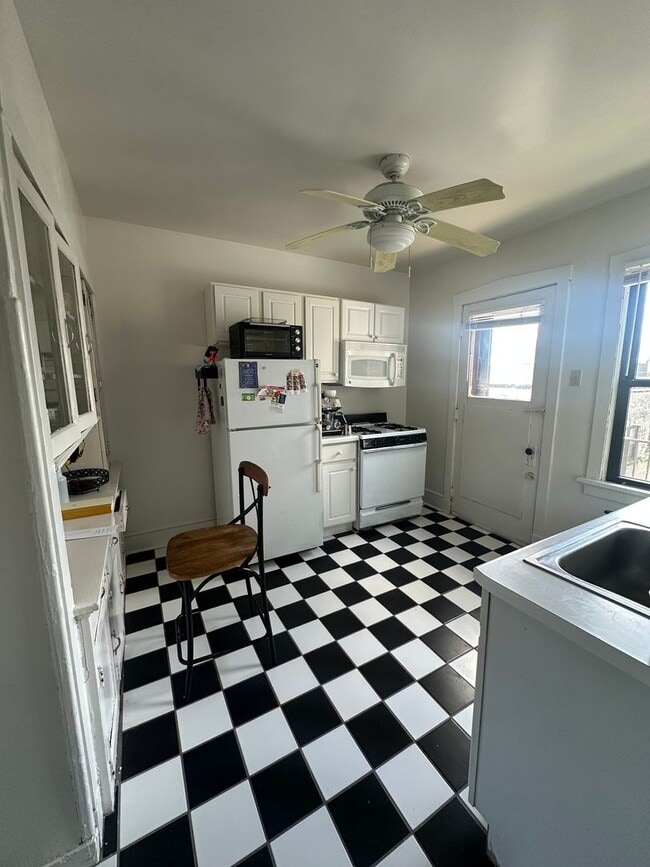 Interior Photo - 2523-29 Webster