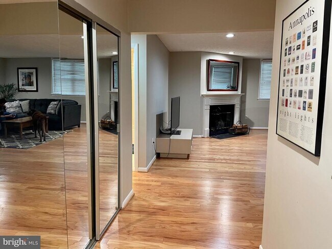 Building Photo - 7 Friendswood Ct