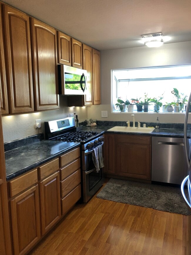 Building Photo - 1524 Baywood Dr