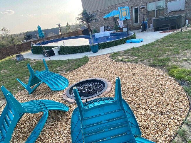 Building Photo - 5747 Periwinkle Ln