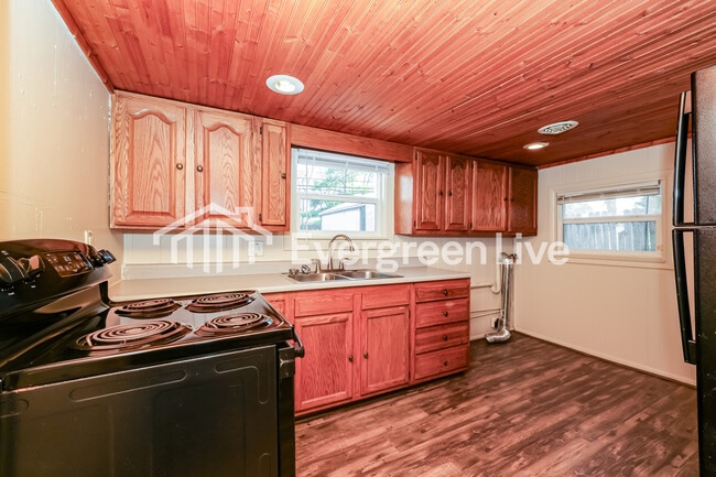 Building Photo - 1924 Culver Ave