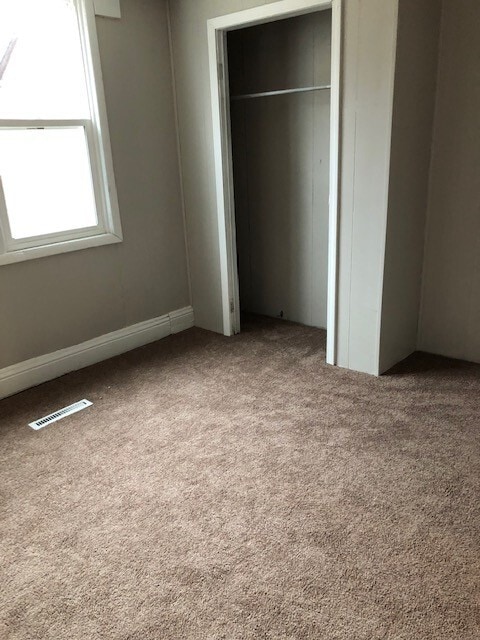 Building Photo - One Bedroom One Bath Apartment **Recently ...