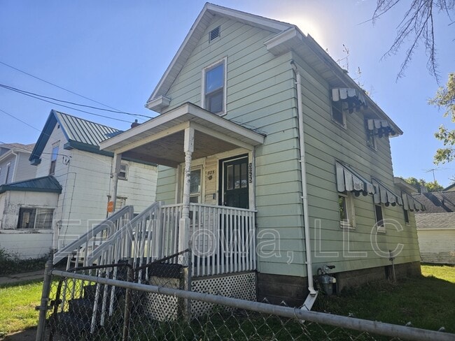 Primary Photo - 325 Randall St