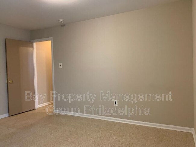 Building Photo - 3035 Frankford Ave