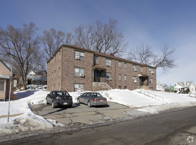 Building Photo - Carthage Apartments