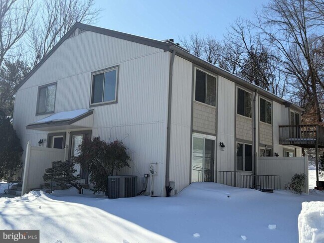 Building Photo - 111 Eastford Ct