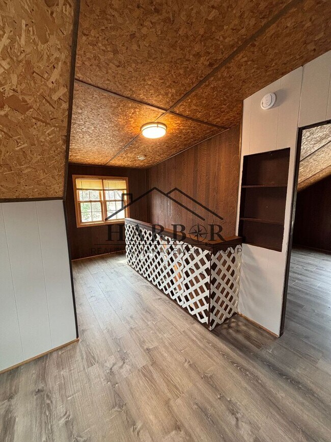 Building Photo - 800 8th Ave SE