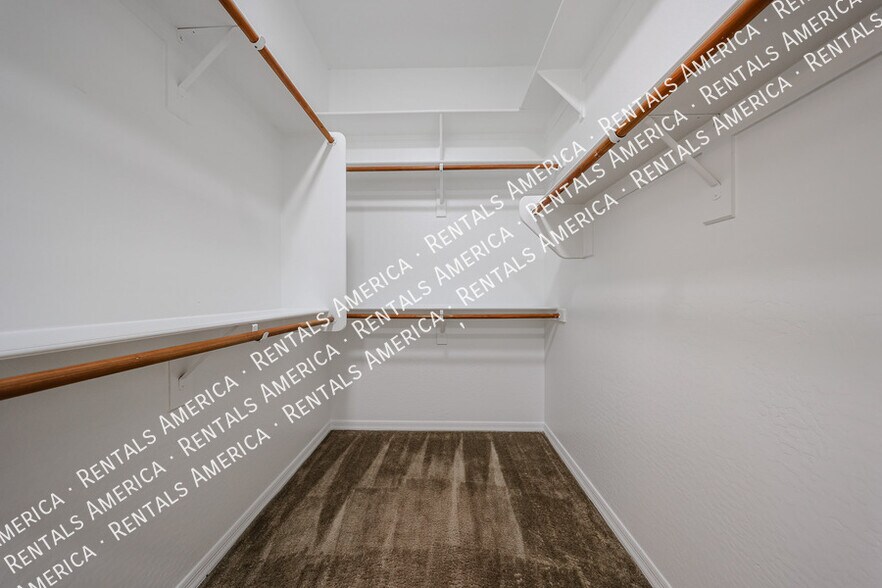 Building Photo - 1935 W Sparrow Dr